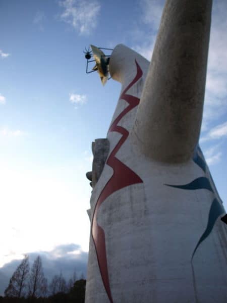 Googleのロゴが太陽の塔に