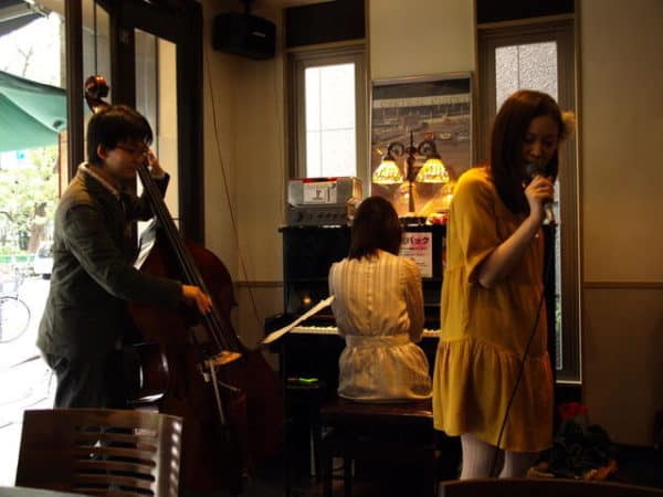 関大軽音トリオで演奏します