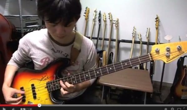 「サンタが街にやってくる」をベース一本で演奏してみた。