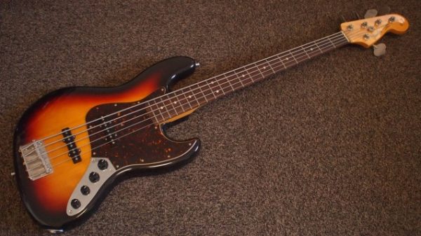 エレキベースを初めてみませんか？