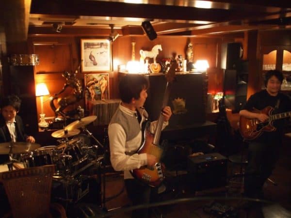 難波KENTにてNeaさん山口さんとのトリオライブでした。