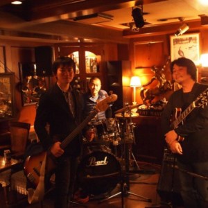 難波KENTにてNeaさん光田さんとのトリオライブです。