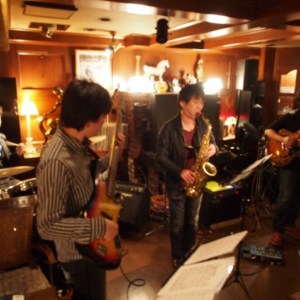 道頓堀Kentにて藤井さんNeaさん久家さんとライブでした。