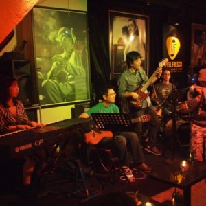 香港のライブハウスPeel Fresco(ピールフレスコ)にてライブとセッションでした。