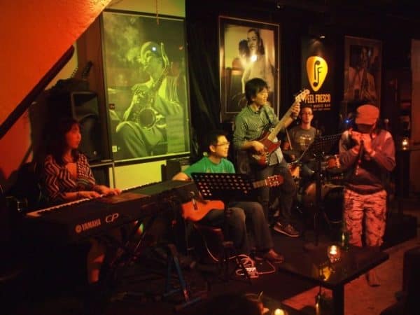 香港のライブハウスPeel Fresco（ピールフレスコ）にてライブとセッションでした。