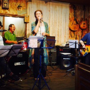 5月20日は猪名川のライブカフェ「アンクル」にて山中るいさんとライブでした。