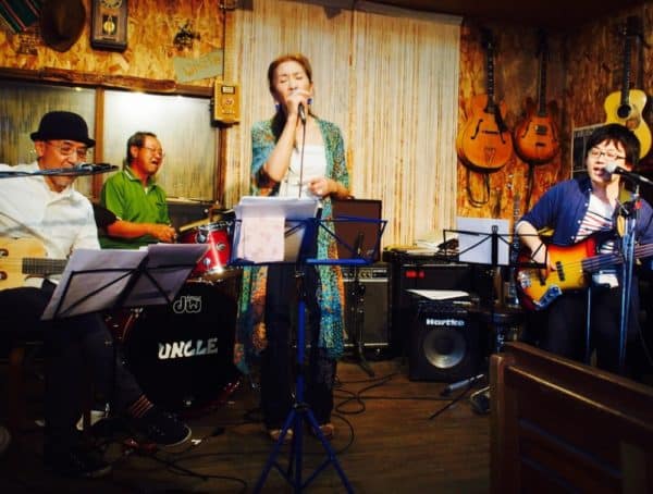 5月20日は猪名川のライブカフェ「アンクル」にて山中るいさんとライブでした。