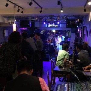 10月13日(木)本町のライブバーMrs.Dolphin(ミセスドルフィン)にてギタリストneaさんとジャムセッションホストです。