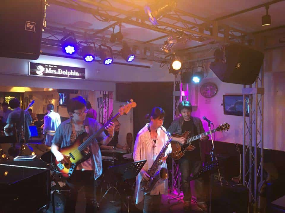 本町のライブバーMrs.Dolphin(ミセスドルフィン)