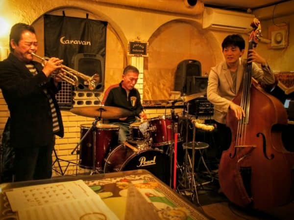 甲子園口Caravanにて関目ブラウニー宮岡信夫さんとライブ演奏でした。