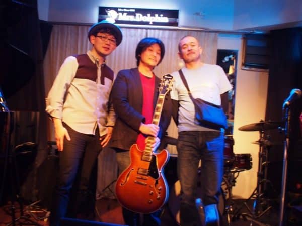 4月13日（木）本町のライブバーMrs.Dolphin（ミセスドルフィン）にてギタリストneaさんドラマー光田臣さんとジャムセッションホストです。