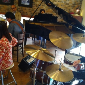 前田めぐみピアノ教室 主宰 バンドフェス にてベースを弾きました。