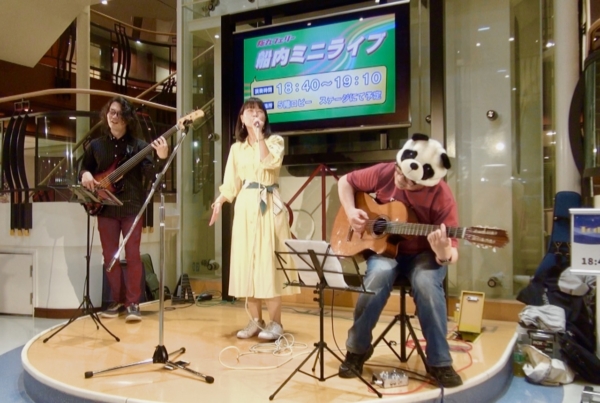 阪九フェリー船内でのミニライブ演奏でした。(行き 神戸-新門司 帰り 新門司-泉大津)