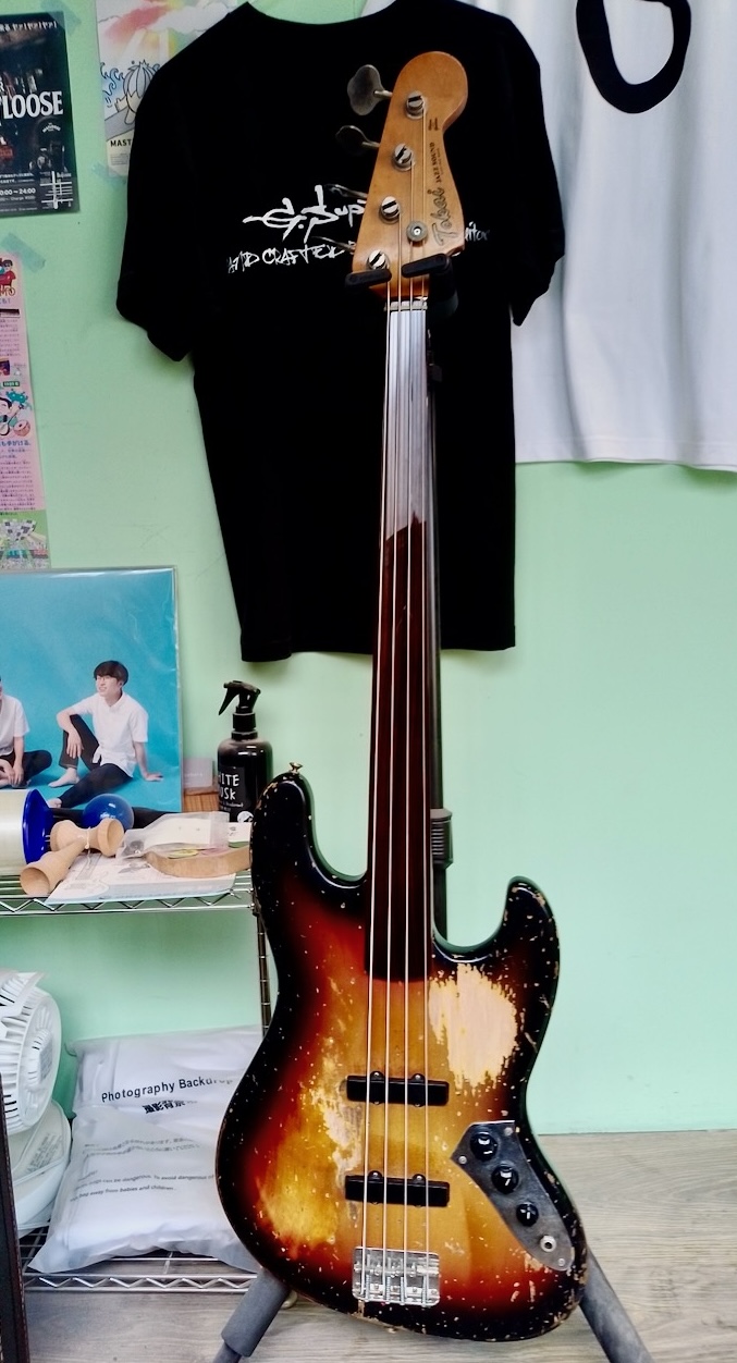 フレットレス・ベースのエポキシコーティング加工（Gombo bass guitar）にて | 津田エレキベース教室（大阪 ベースレッスン  オンラインレッスン）